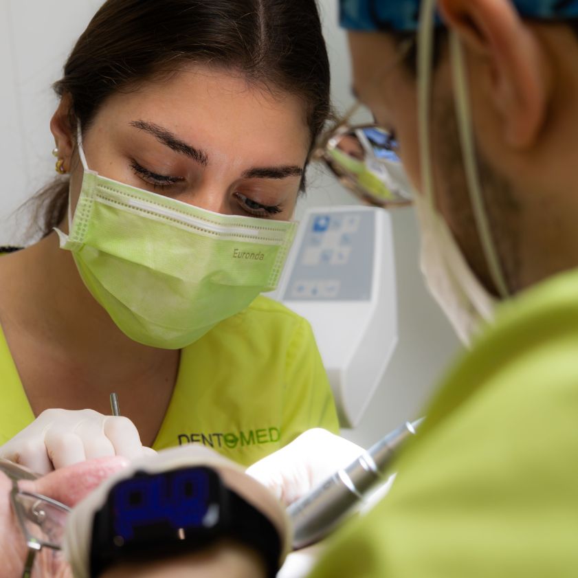 implantes dentales en palencia